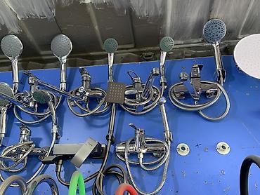 Смеситель для ванны и душа, Ручной душ, Установка: Наружный монтаж, Материал: Латунь, Функции: Без функций at lalafo.kg Смеситель для ванны и душа, Ручной душ, Установка: Наружный монтаж, Материал: Латунь, Функции: Без функций