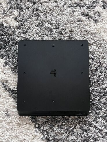 PS4 (Sony Playstation 4): Prodajem PlayStation 4 konzolu u super stanju, radi bez kočenja i — 5