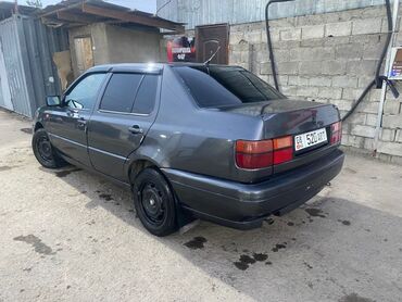 продать скутер на запчасти: Volkswagen Vento: 1992 г., Механика, Седан