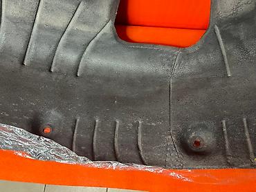 Подкрылки, брызговики, защита днища: Подкрылок колесной арки черного цвета, изготовленный из прочного — 7