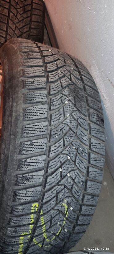 Gume i felne: Prodajem felne sa zimskim gumama. Razmak rupa 5x108 skinute sa Forda C — 5