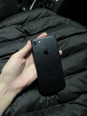 Apple iPhone: IPhone 7, Колдонулган, 32 ГБ, Black Titanium, 77 %