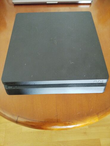 плайстейшен 4: Игровая консоль Sony PlayStation 4 Slim в черном цвете. Компактная и