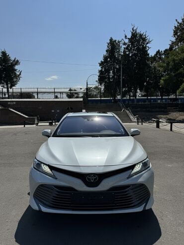 Toyota: Toyota Camry: 2018 г., 2.5 л, Вариатор, Гибрид, Седан