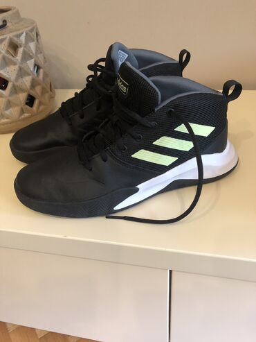 patike adidas: ADIDAS kožne patike,dva puta obuvene,nigde oštećene,broj 39 1/3