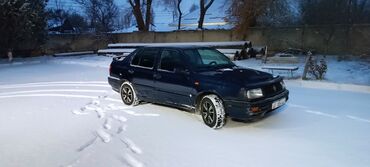 Volkswagen: Volkswagen Vento: 1993 г., 1.8 л, Механика, Бензин, Седан