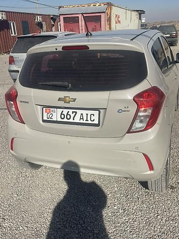 продажа вольво тягач: Chevrolet Spark: 2017 г., 1 л, Автомат, Бензин, Хэтчбэк — 4