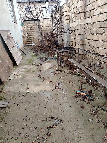 Həyət evləri və villalar: Satılır: 4 otaqlı həyət evi Xüsusiyyətlər: - Geniş zal: yemək masası — 10