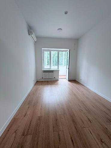 торговый помешение: Аренда офисов, 80 м², В жилом комплексе, 1 линия, С отдельным входом, С отдельным сан узлом — 1