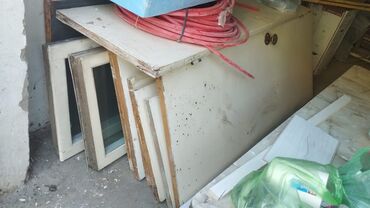 телевизорный подставка: Деревянные оконные створки со стеклопакетами + дверное полотно