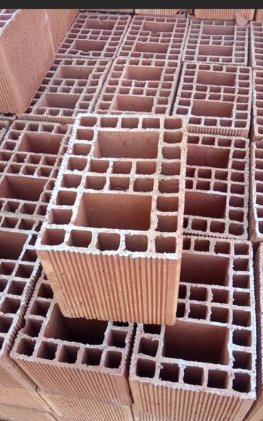 Kərpiclər: Salam kerpic qriğì satılır kamazla catdirilir catdirilma pulsuz — 3