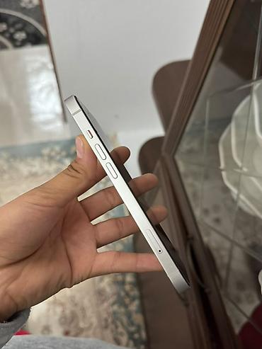 phone 13: Apple iPhone 13, цвет белый (Starlight) - Экран 6.1", OLED Super — 1