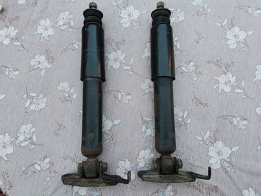 Auto delovi: Prednji amortizer Lada 7 Riva br.3. Polovno, kao novo. Malo bilo na — 11