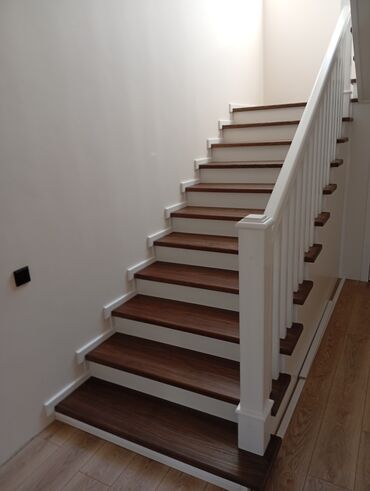 Деревянные лестницы: Деревянная лестница Для дома, Вид дерева: Грецский орех, Форма лестницы: Прямая, Стиль: Классический — 14