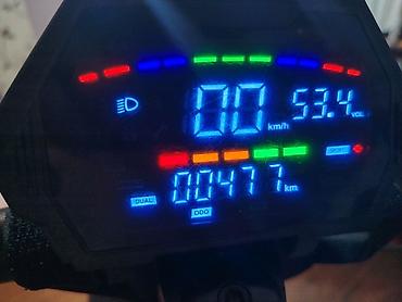 scooter icaresi: Elektrik skuter E-scooterin Scorpion modeli şarj cihazı üstündə — 4