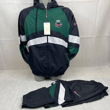 Trenerke: Nike muška trenerka

Novo
Veličine s m l xl 2xl 3xl — 11