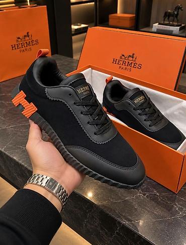 Patike: Brojevi od 40-44
Cena 6500 din vnb8 — 12