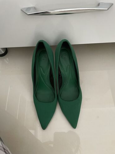 женские лонгсливы: Туфли 38, цвет - Зеленый
