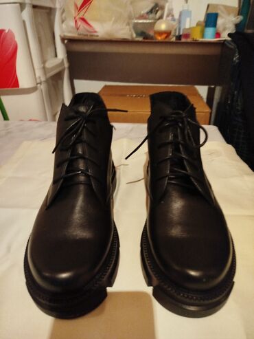продаем женскую обувь: Деми Ботинка сатылат,кийилген эмес жаңы,размери 38,турецкий кожадан