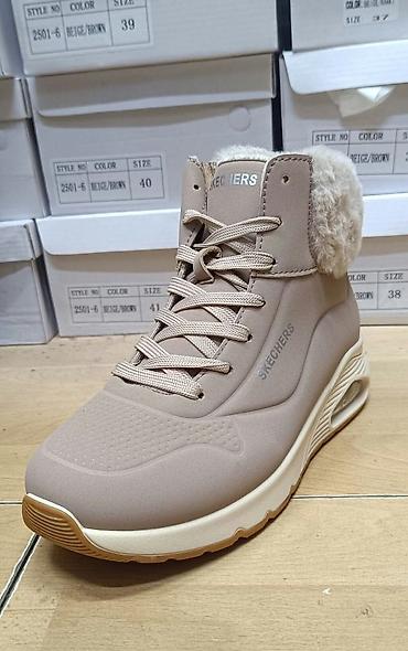 Čizme: Skechers cizme
Dostupne u cetri boje 
36-41 — 12