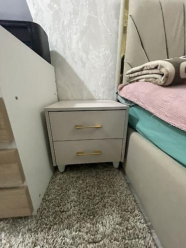 удобный компьютерный стол: Прикроватная тумба с двумя выдвижными ящиками. - Стиль: современный — 3