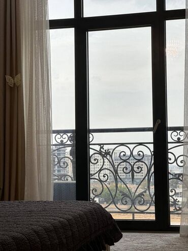 Продажа квартир: 3 комнаты, 127 м², Элитка, 3 этаж — 2