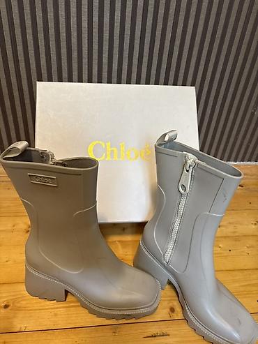 Çəkmələr: Chloé markalı qadın rezin çəkmə. Orginaldir.Dubaydan alinib.Model qısa — 1