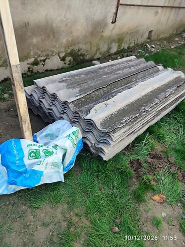 İşlənmiş dam örtütü, şiferlər, hər biri 2 manat, təxmini 20 ədəd