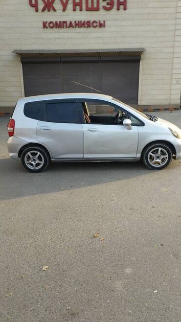 авто в рассрочку выкупом: Honda Fit: 2002 г., 1.3 л, Вариатор, Бензин, Хэтчбэк