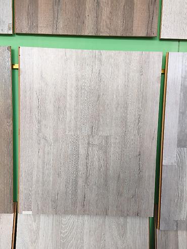 laminant: Ağ-boz tonlarda taxta teksturalı döşəmə paneli - Material — 1