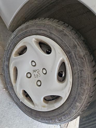 Peugeot: Peugeot 206, hečbek, srebrna boja. Karoserija i spoljašnost: - 5 — 15