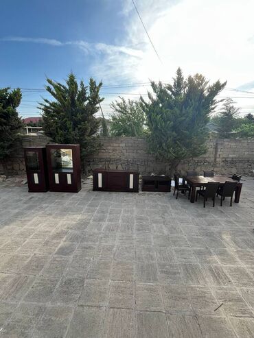Qonaq otağı dəstləri: Qonaq dəsti,stol acilandir,8 neferlikdir,stullarin hamsı var,mebel