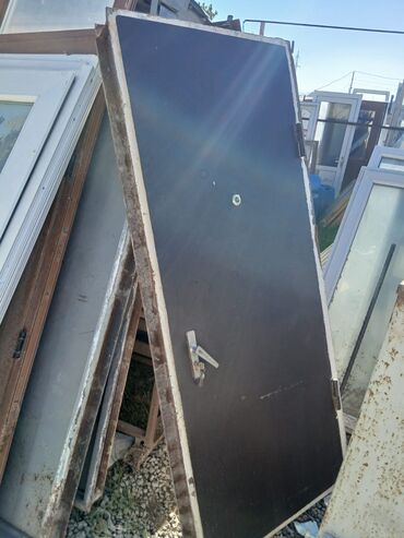 qapi plasmas: Sevda🌞 4 ədəd dəmir qapı satılır.3 ü içəri açılandı.qiyməti 1 ədədi