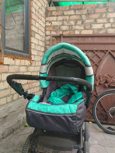 детские машины с пультом: Коляска, цвет - Черный, Б/у