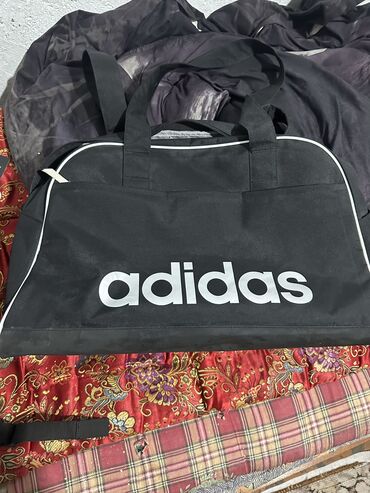 красовки adidas: Спортивная сумка, Унисекс, Б/у
