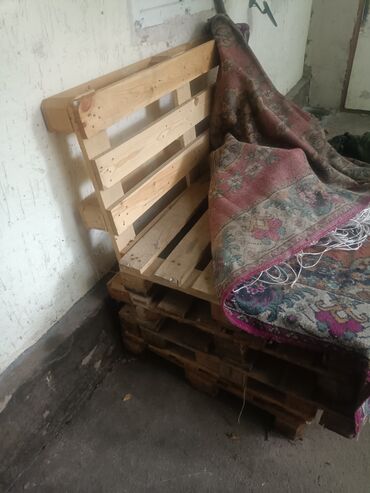 токмок стол: Түз диван, Үч орундук жана андан көп
