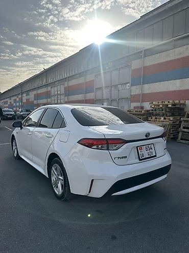 купить витц: Toyota Corolla: 2022 г., 1.8 л, Вариатор, Гибрид, Седан — 5