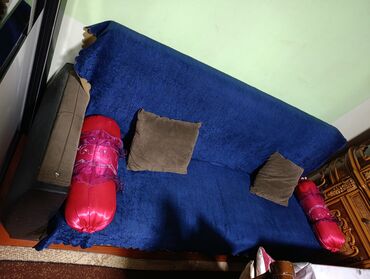 Qonaq otağı dəstləri: Mebel dəsti satılır Tərkibi: - Klassik vitrin-bufet: oyma dekorlu — 7