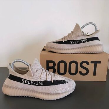 Patike: Adidas Yeezy Boost 350 patike A klasa

Novo.
Brojevi 36 do 46 — 5