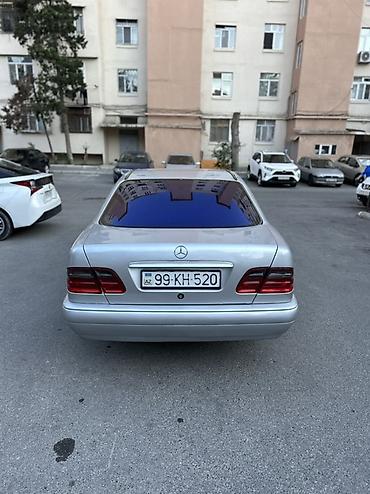 audi a6 2000: Mercedes-Benz E-Class: 2.4 l | 1998 il Sedan — 5