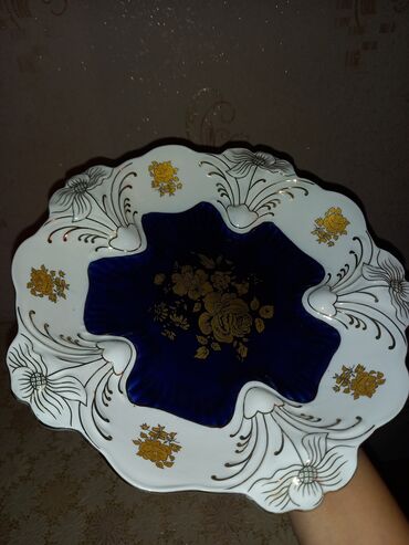 Digər dəstlər və servizlər: 1) Çərəz qabı. Çəhrayı rəng qabın dizaynına xüsusi və qeyri-adi — 10