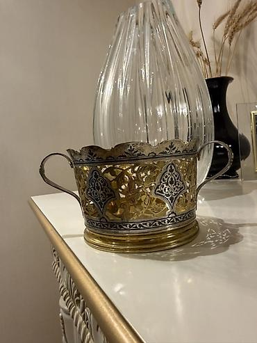 gul qabi: Bir vaza, Metal — 1
