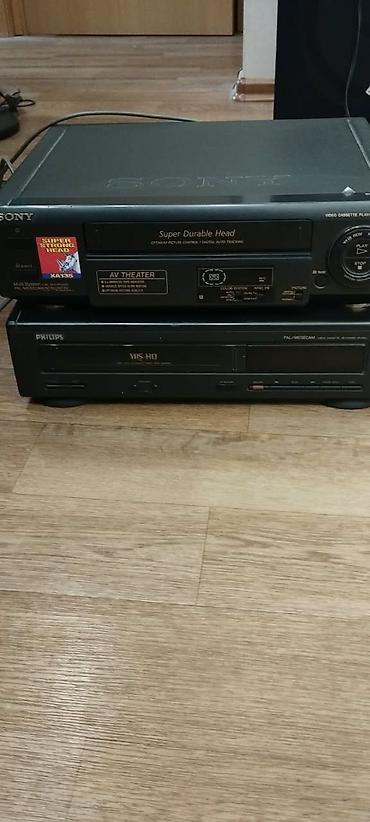 магнитофон нота: Два видеомагнитофона VHS. 1) Sony (модель из серии SLV, на панели — 1
