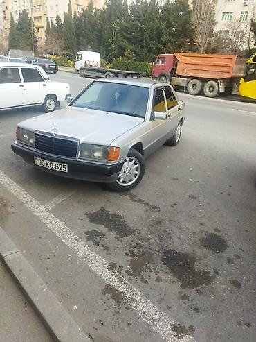 mercedes rolu: Mercedes-Benz 190 (W201) sedan - Kuzov: sedan, gümüşü rəng - Mühərrik — 1