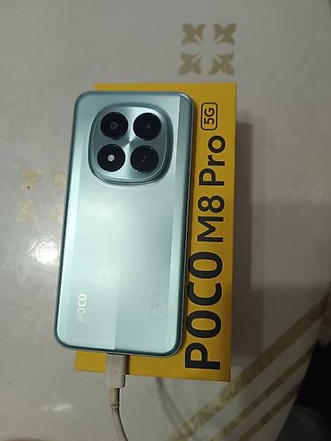 POCO M8 Pro 5G — смартфон с поддержкой 5G в фирменной жёлтой коробке — 4