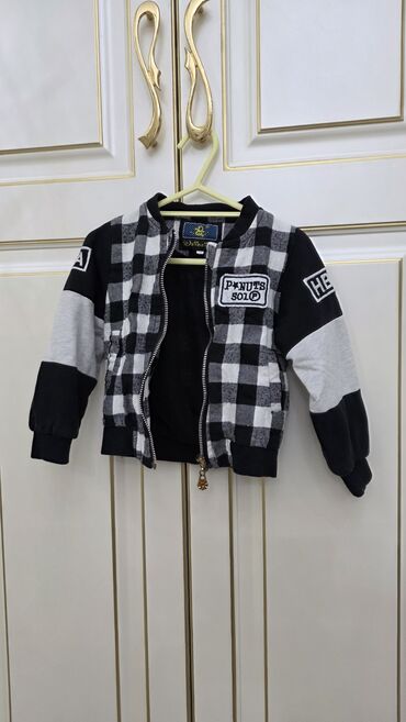 Верхняя одежда: Покупали в Корее. Смешная цена.Размер 100.Детская куртка-бомбер на — 5