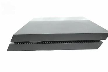 second hand shop electronics: U ponudi Sony Playstation 4 sa naslova. Konzola je novija fat — 4