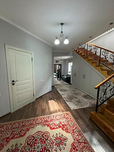город кызыл кия: 🏡 Продаётся просторный двухэтажный дом в ж/м Кызыл-Аскер 📐 Участок — — 4