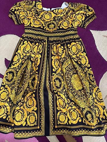 ош вещи: Платье Versace для девочки. - Яркий барочный принт в фирменной гамме — 1