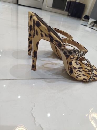 Basanoşka və səndəllər: Ölçü: 39, rəng - Sarı, Yeni — 3